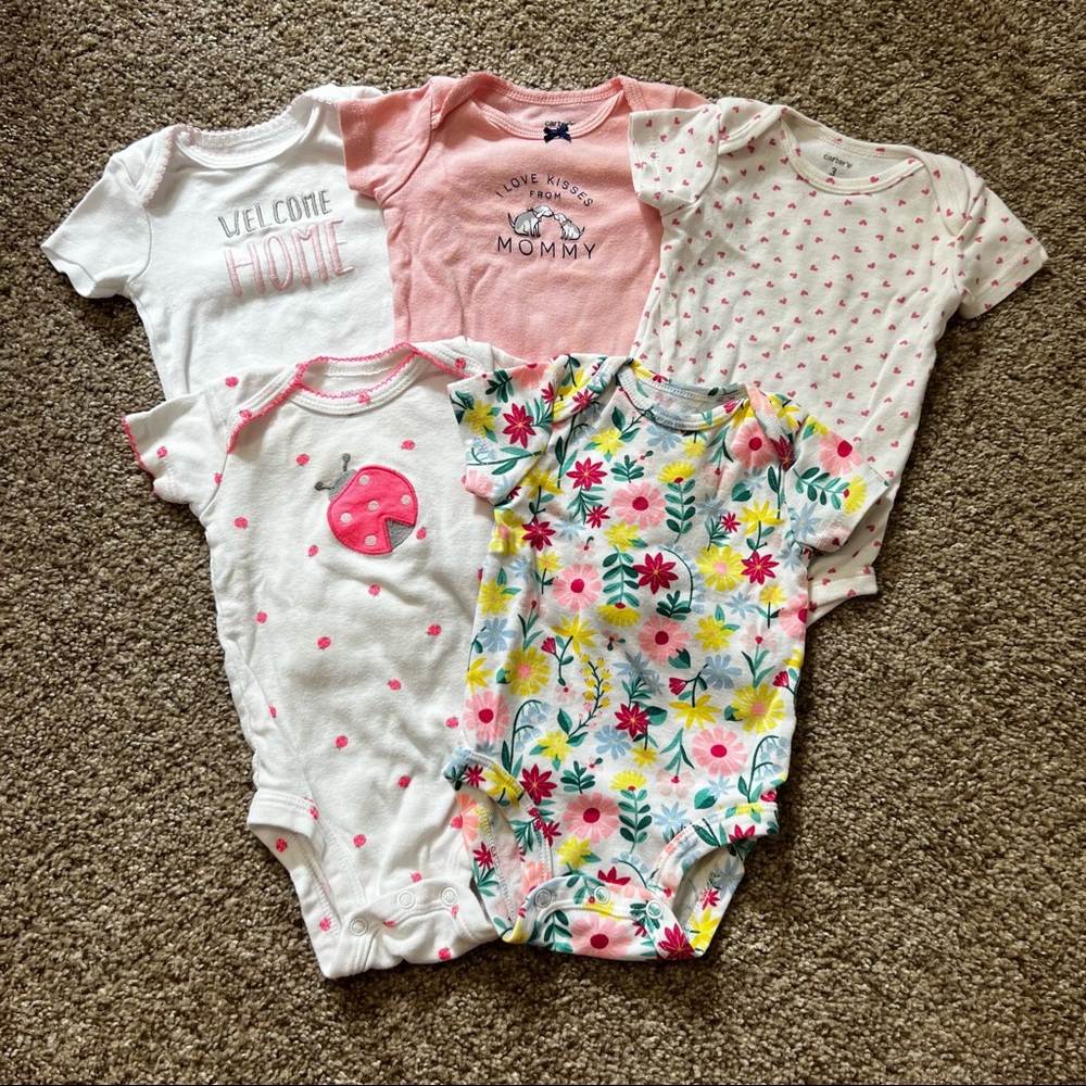 Bundle of 5 short leave body suits 3 month
